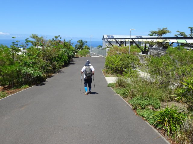 Descente vers le collège de Roquefeuil
