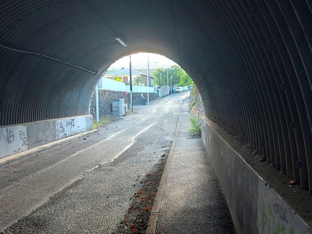 Le retour s'effectue par l'escalier finissant au tunnel sous la RN1a