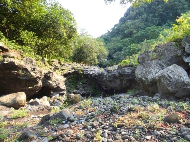 Un cassé facile à franchir avant le pont