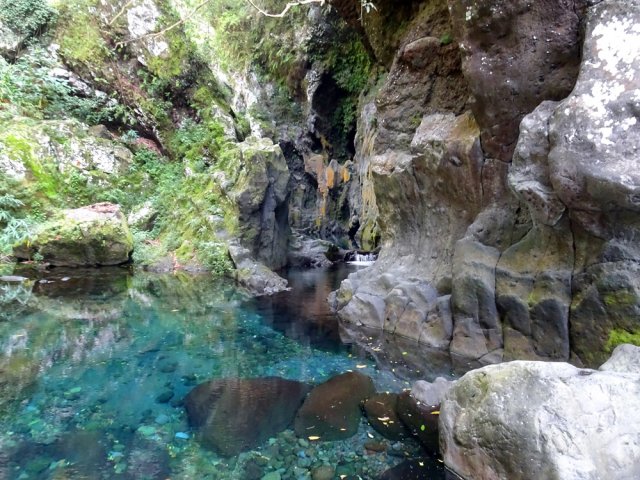 Éviter le week-end pour s'approcher de ce petit bassin d'eau claire