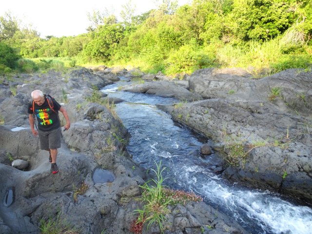 Une grande partie de la montée s'effectue au plus près de l'eau