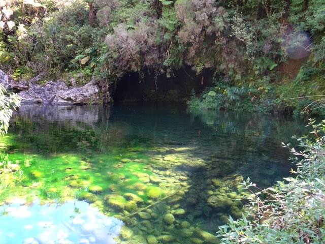 Le bassin le plus connu de cette rivière attire encore des marcheurs malgré la gadoue